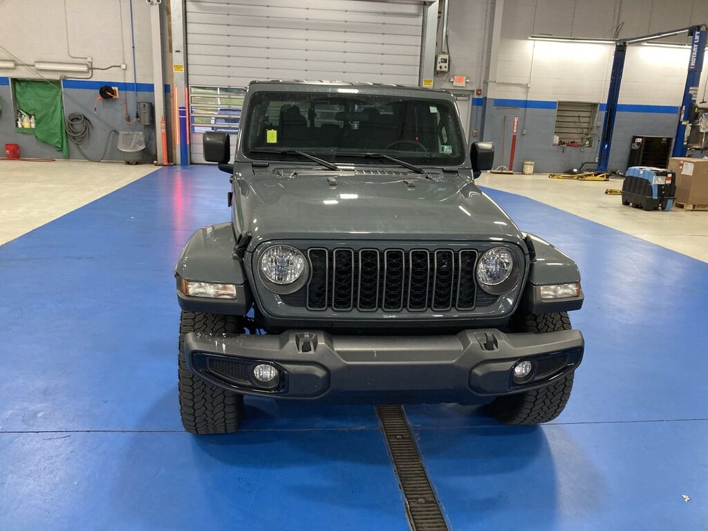 Used 2025 Jeep Gladiator Sport Truck Crew Cab