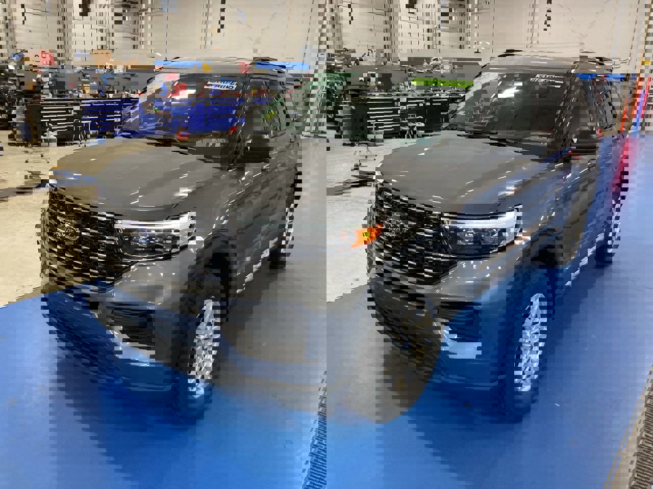 2023 Ford Explorer XLT photo 3