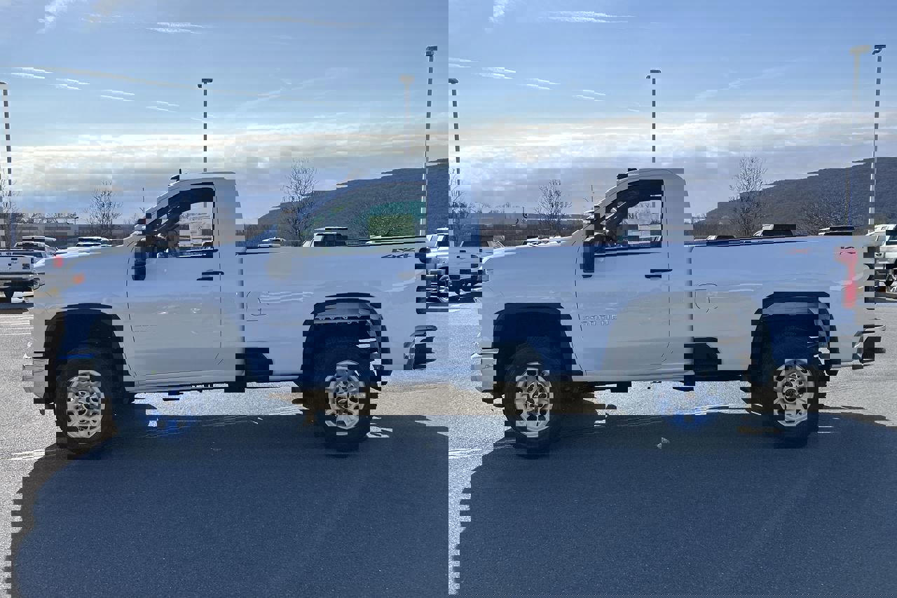 2025 Chevrolet Silverado 2500HD Work Truck photo 4