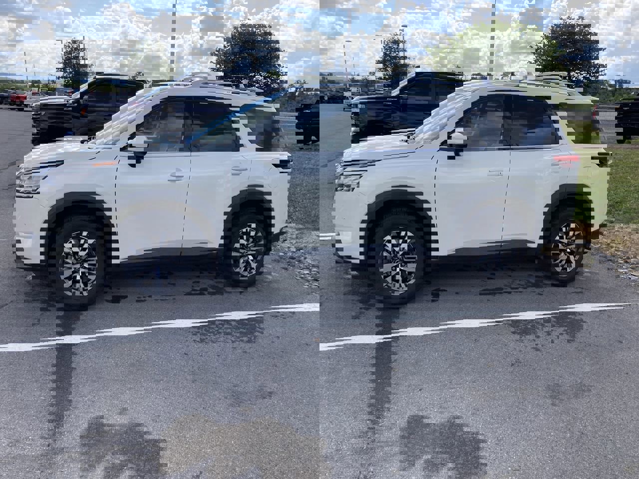 2024 Nissan Pathfinder SL photo 3