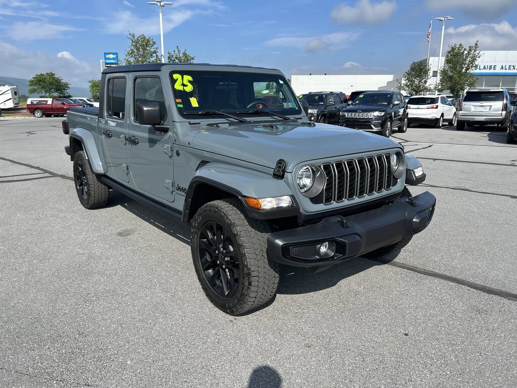 Used 2025 Jeep Gladiator Sport Truck Crew Cab