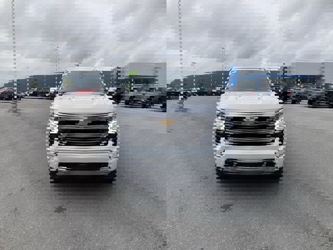 2024 Chevrolet Silverado 1500 High Country photo 2