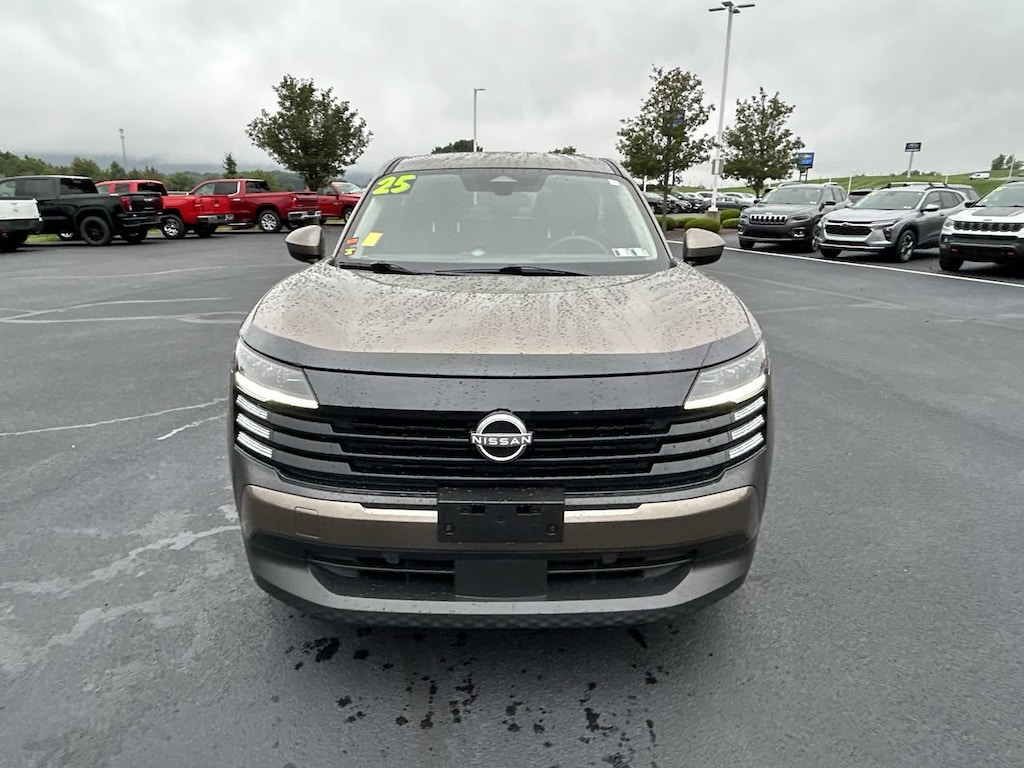 Used 2025 Nissan Kicks SV SUV