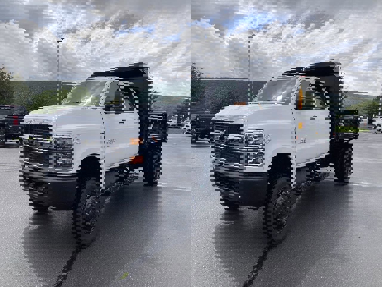 2024 Chevrolet Silverado 5500HD Work Truck photo 3