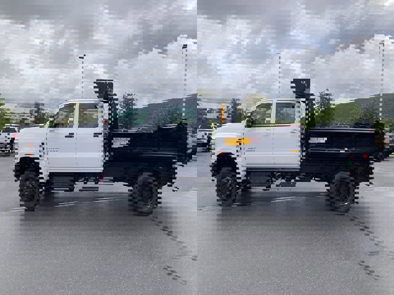 2024 Chevrolet Silverado 5500HD Work Truck photo 4
