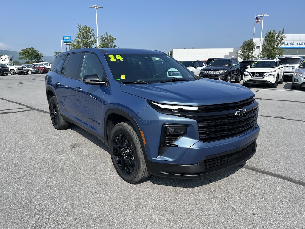 Used 2024 Chevrolet Traverse LS w/2LS SUV