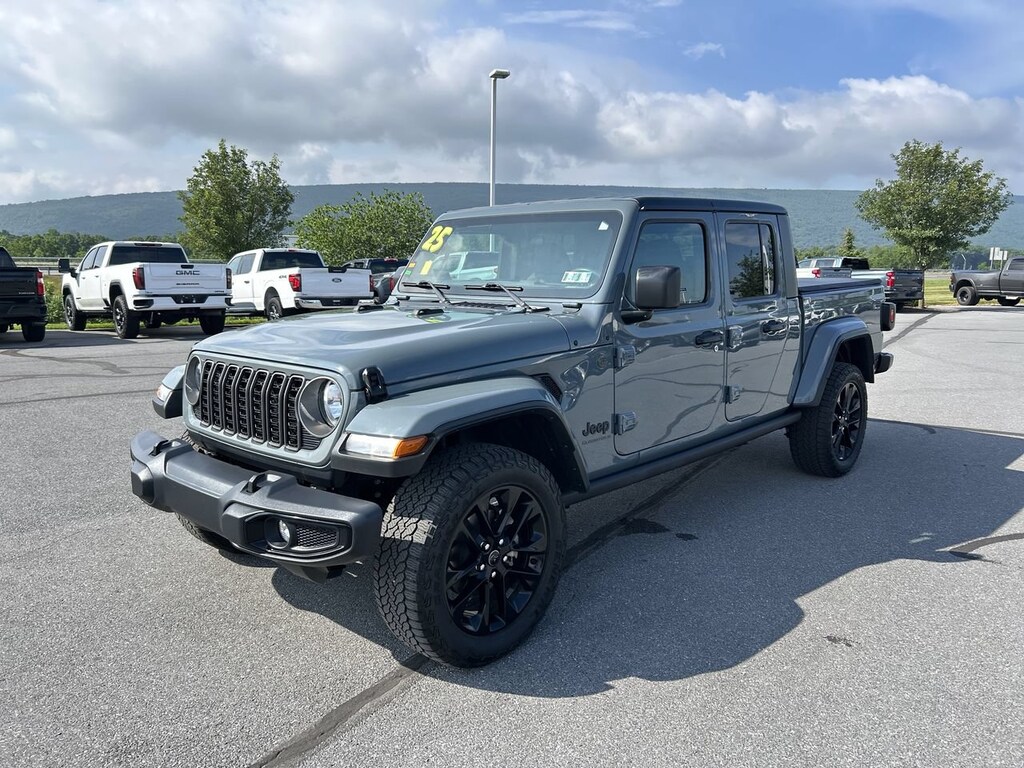 Used 2025 Jeep Gladiator Sport Truck Crew Cab