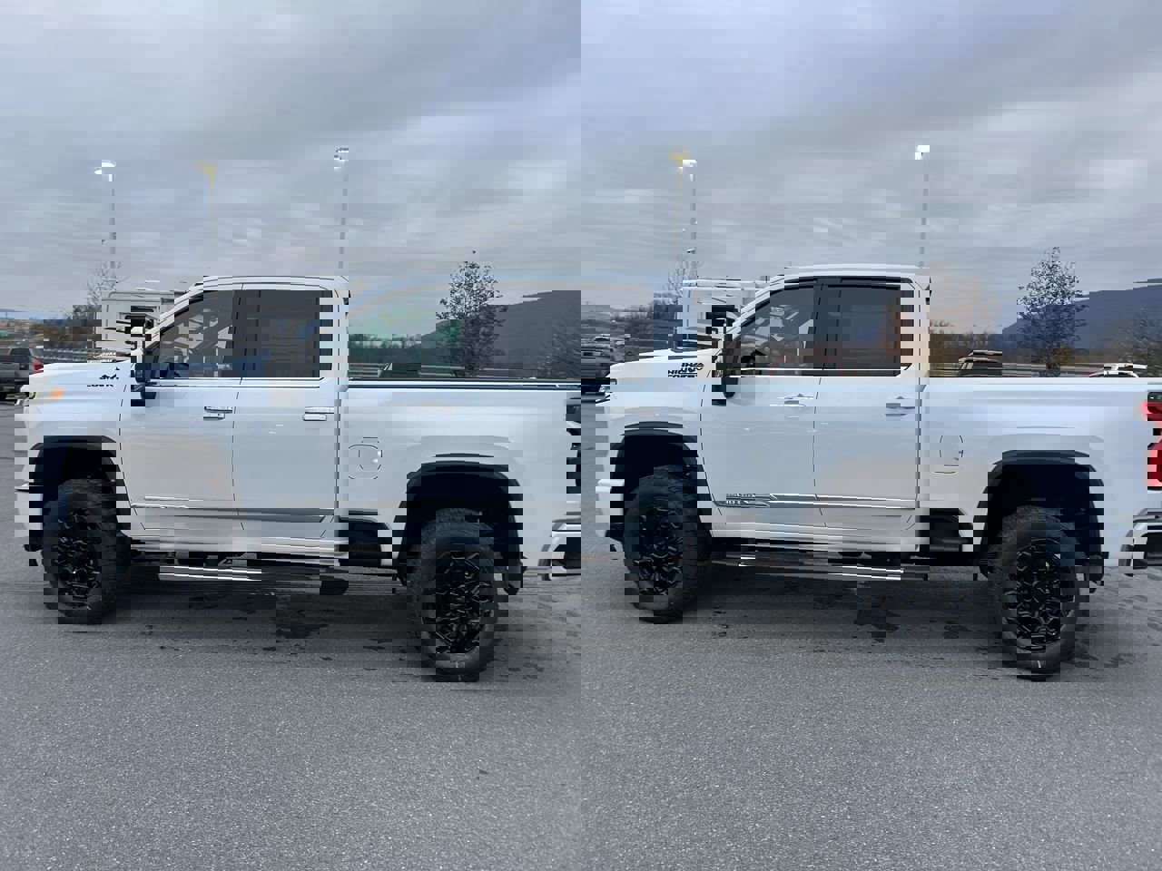 2026 Chevrolet Silverado 3500HD High Country photo 4