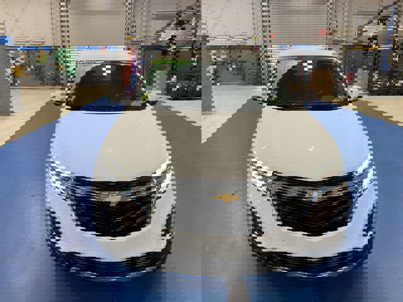 2023 Chevrolet Equinox LT photo 2