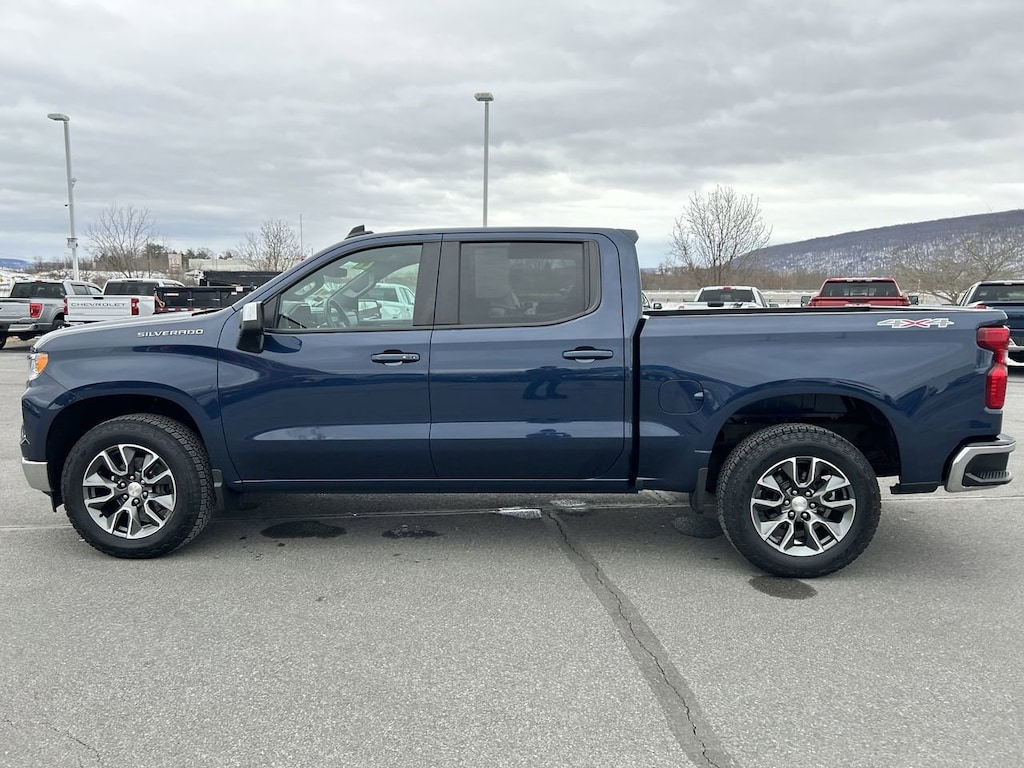 Used 2022 Chevrolet Silverado 1500 LT Truck Crew Cab