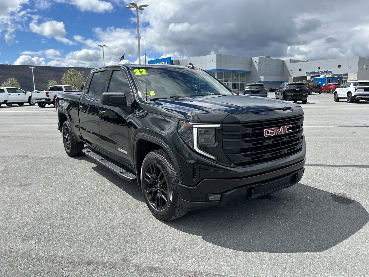 2022 GMC Sierra Elevation 4WD Crew Cab Short Box's photo