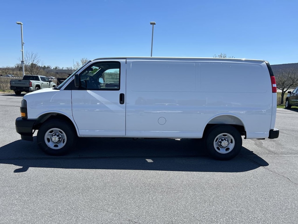 New 2026 Chevrolet Express 2500 1WT Van Cargo Van