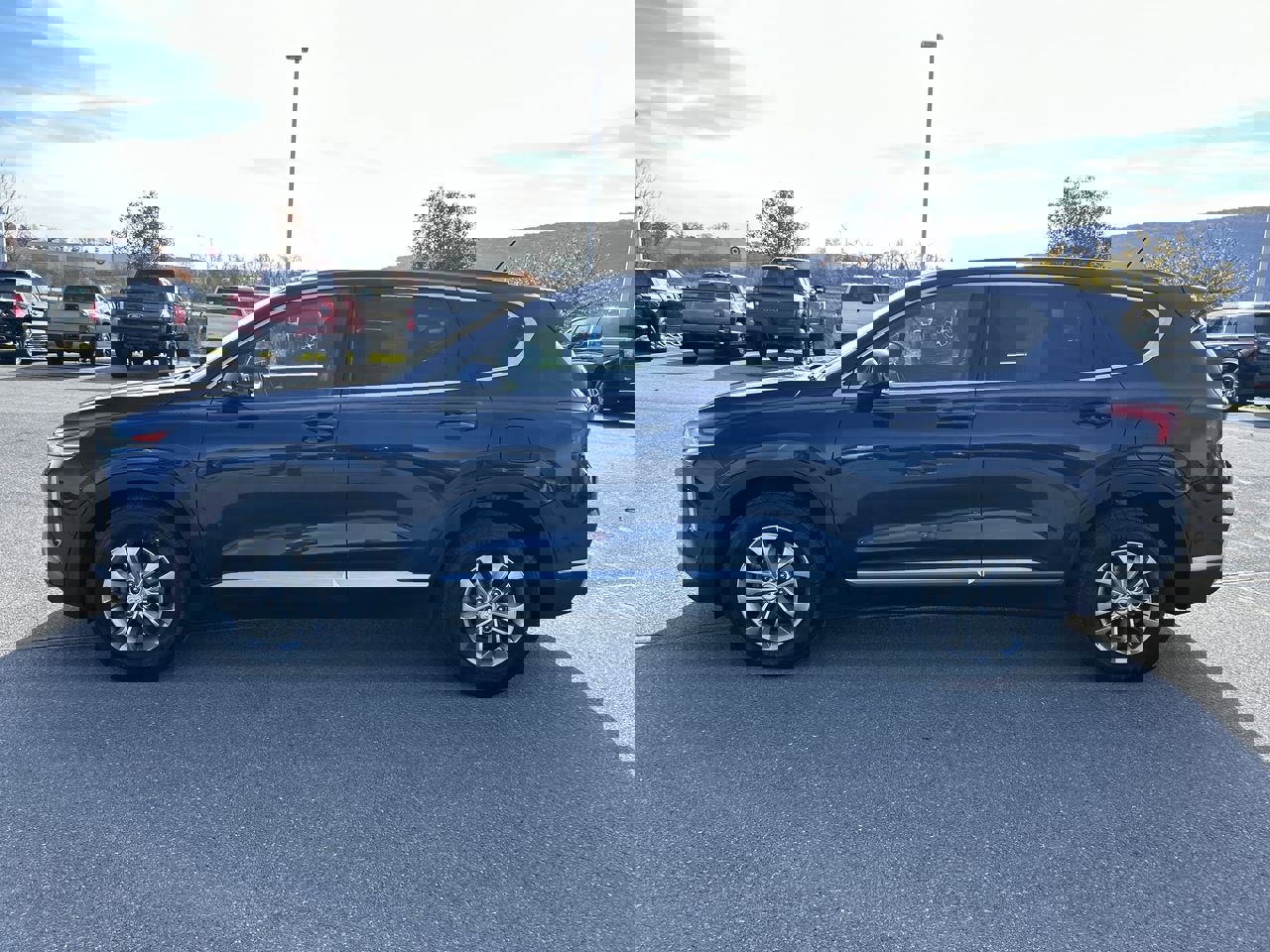 2019 Hyundai Santa Fe SE photo 3