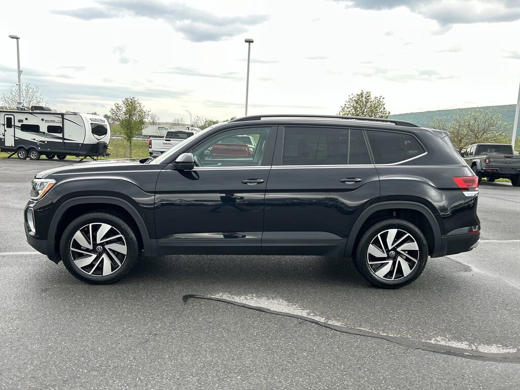 Used 2025 Volkswagen Atlas 2.0T SE w/Technology SUV