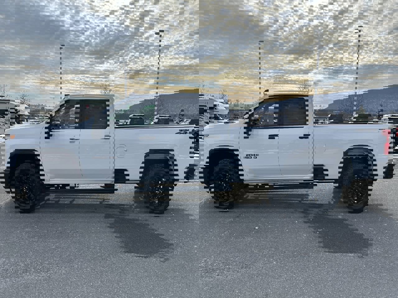 2025 Chevrolet Silverado 2500HD Custom photo 2