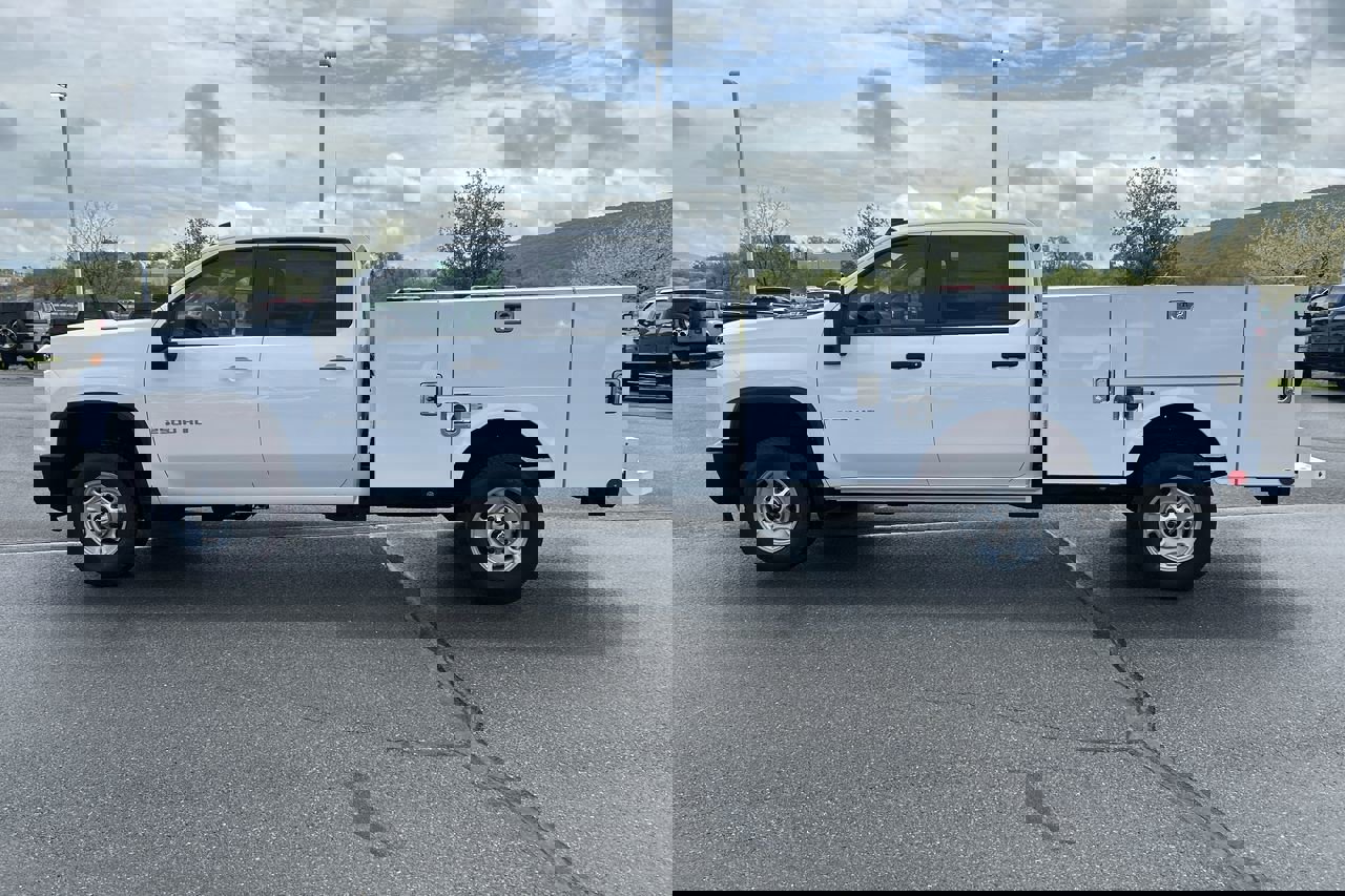 2025 Chevrolet Silverado 2500HD Work Truck photo 4