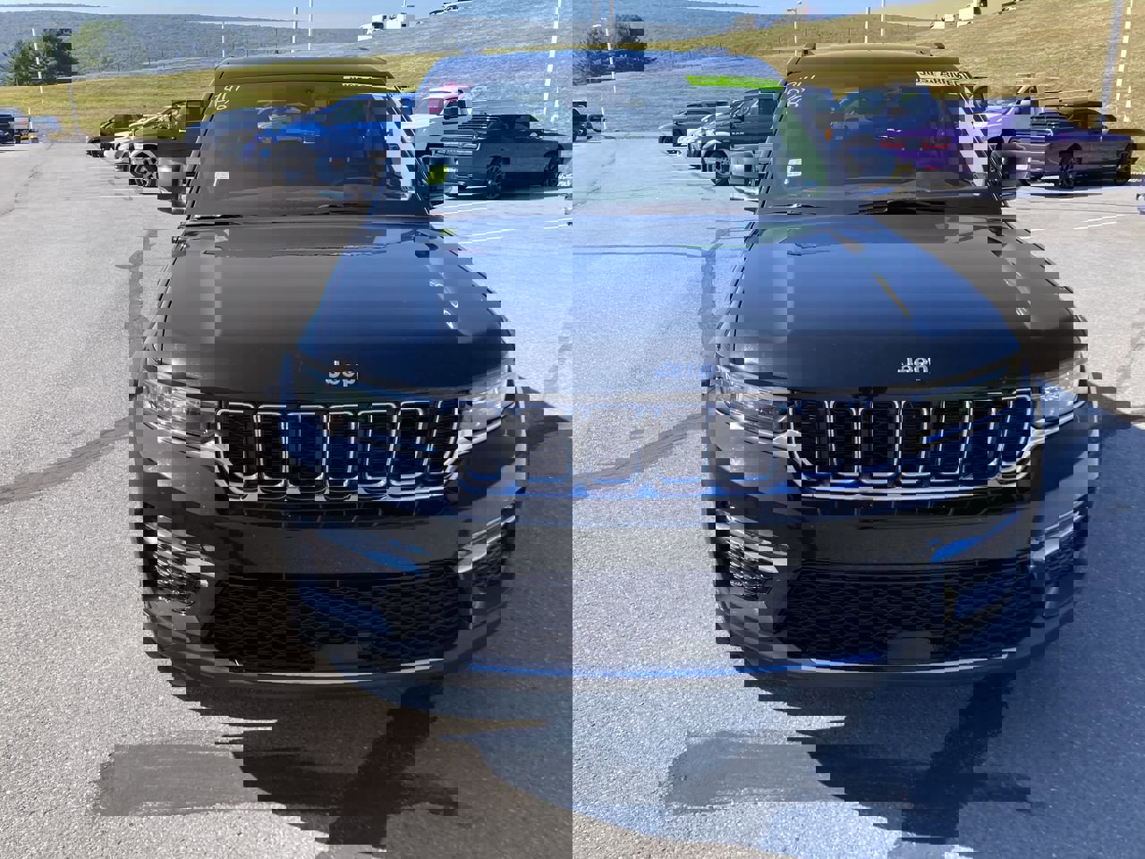 2023 Jeep Grand Cherokee Limited photo 2