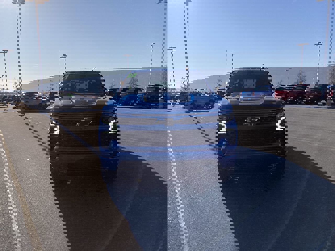 2023 Chevrolet Silverado 1500 RST photo 2