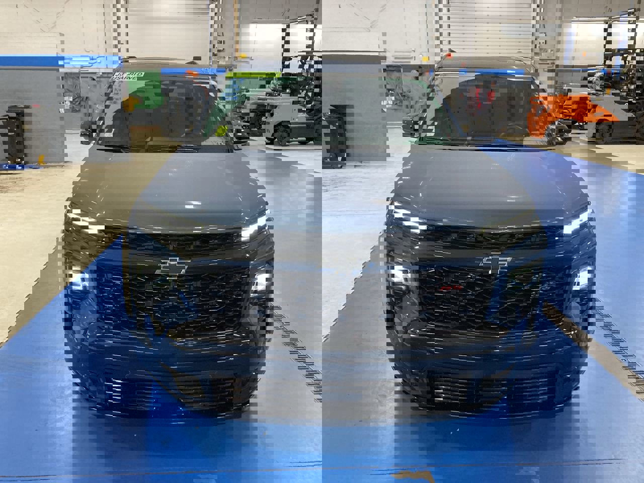 2024 Chevrolet Traverse RS photo 2