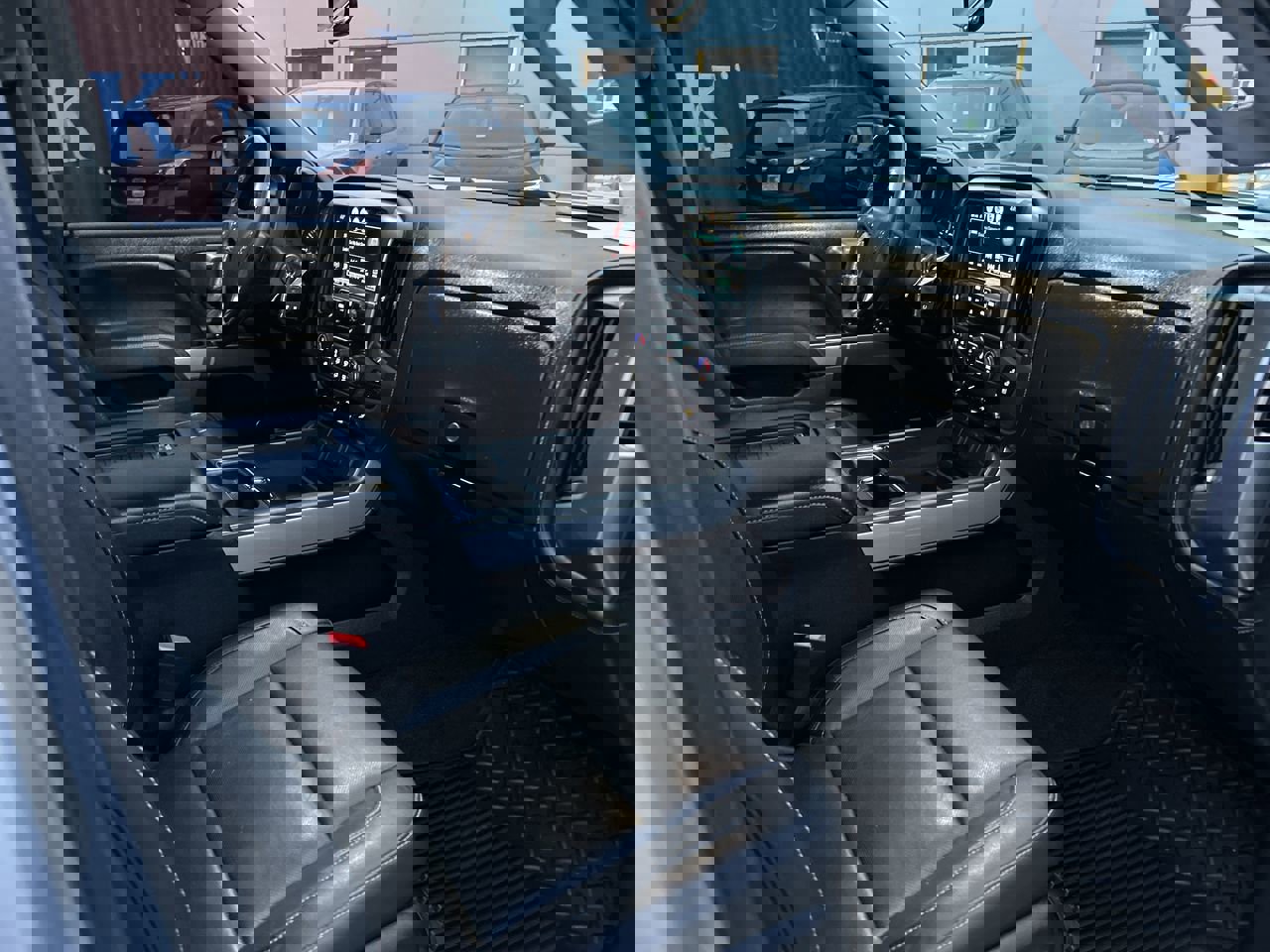 2018 Chevrolet Silverado 1500 LTZ photo 3