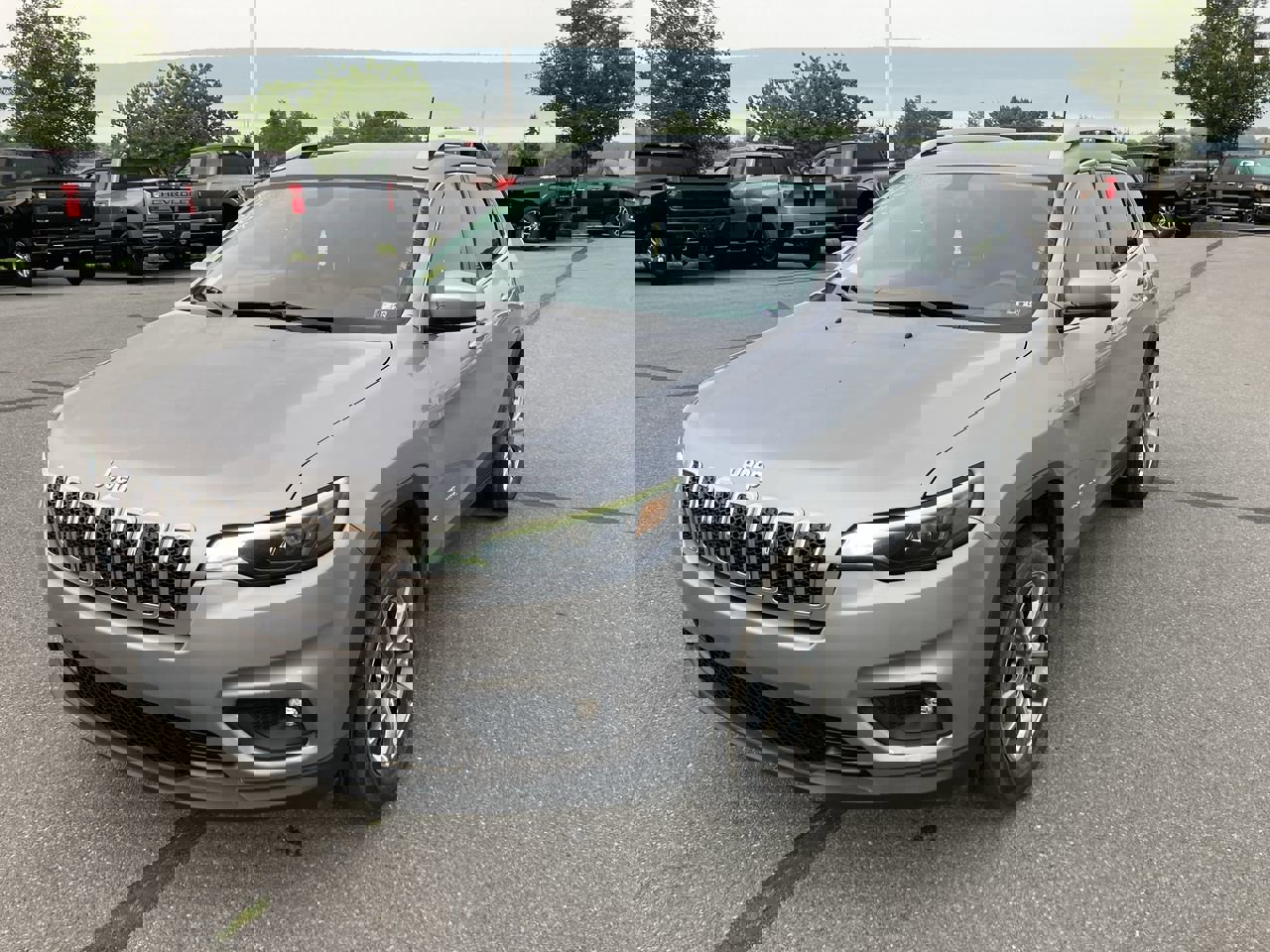 2019 Jeep Cherokee Latitude photo 2