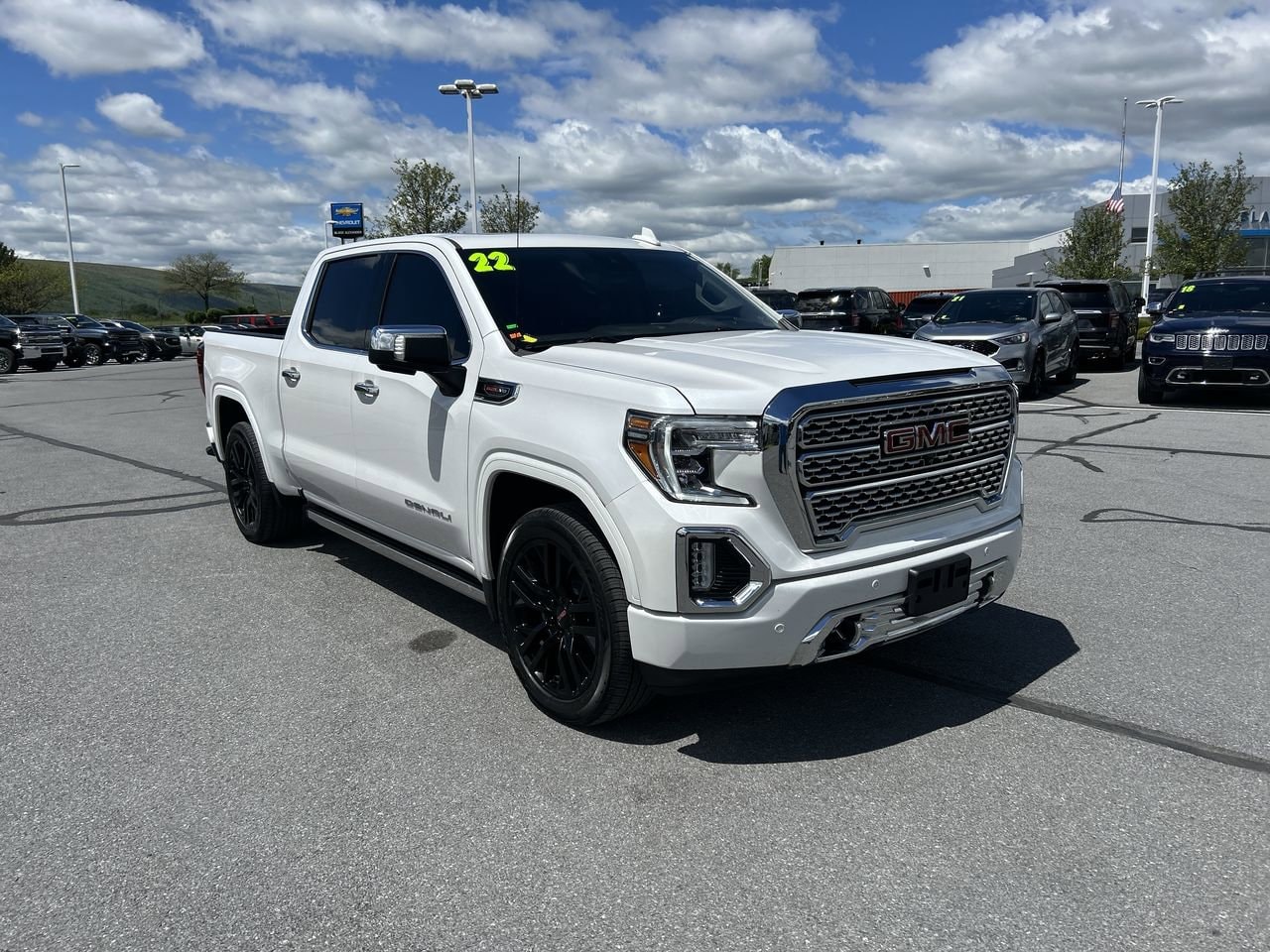 2022 GMC Sierra 4WD Crew Cab Short Box Denali's photo