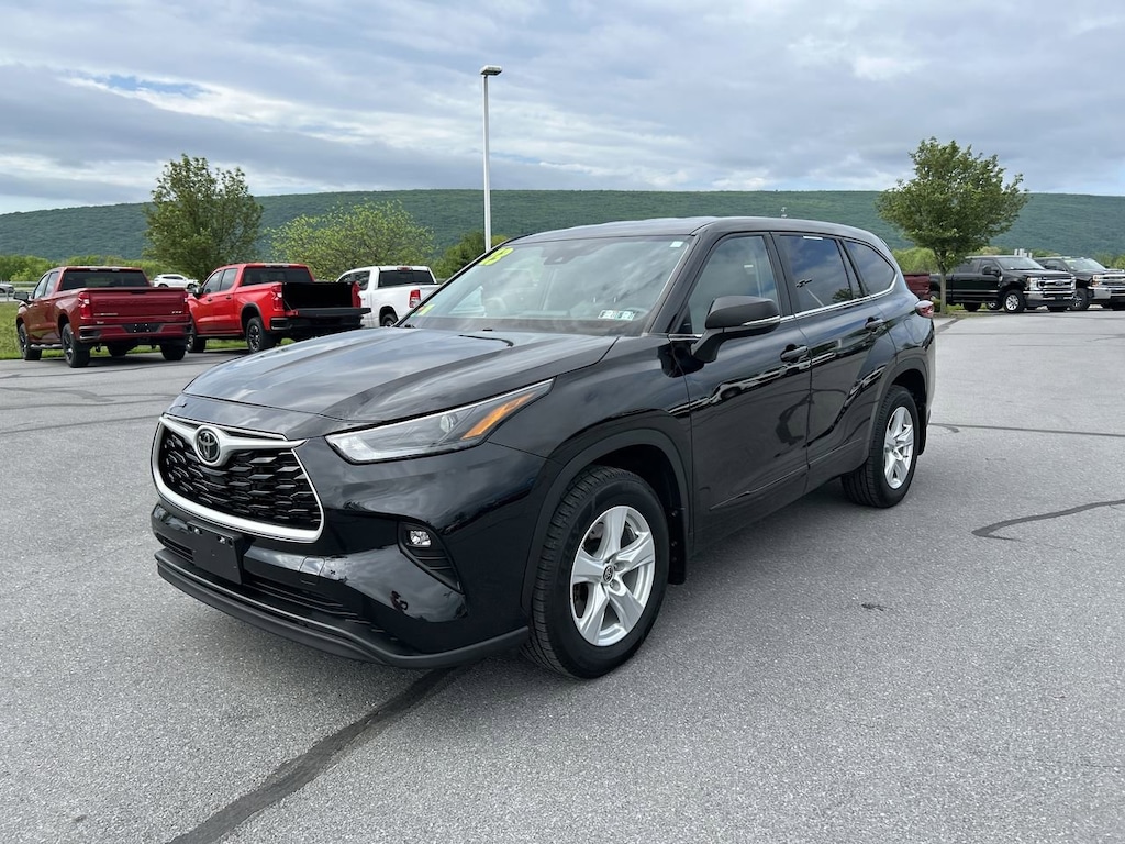 Used 2023 Toyota Highlander L SUV