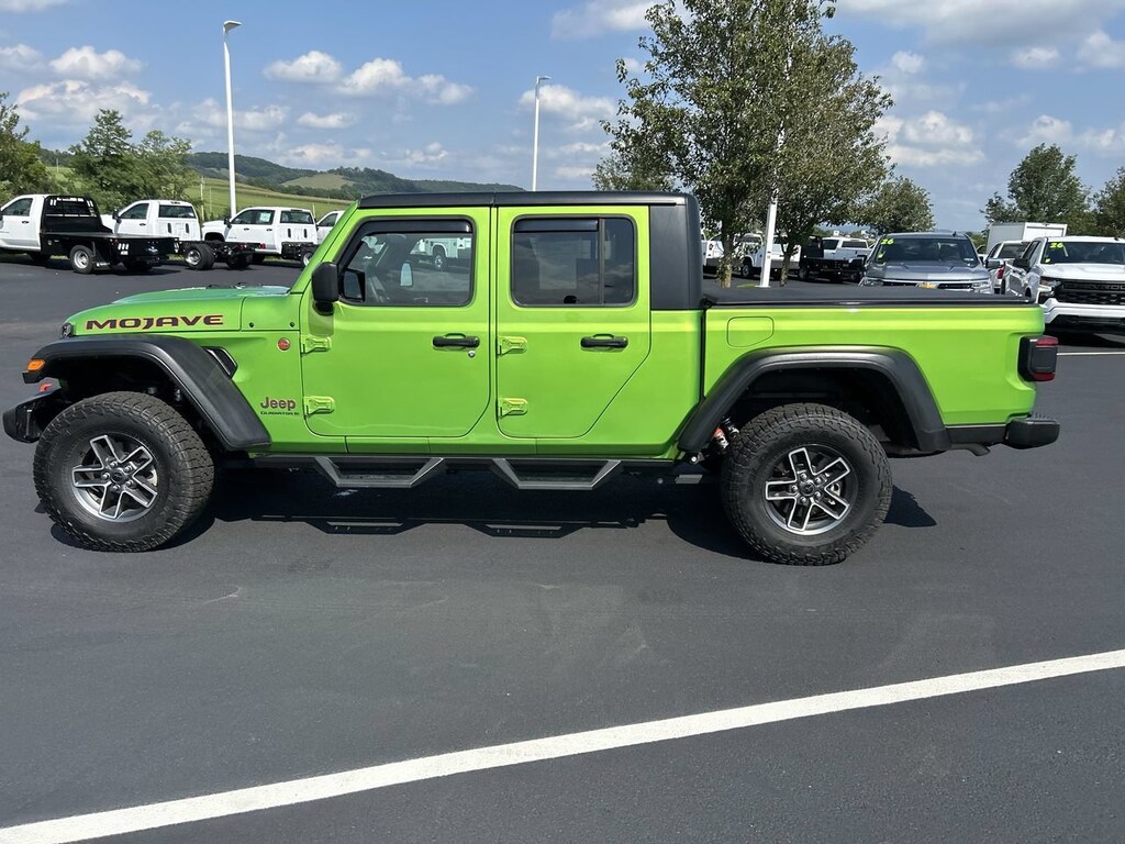 Used 2025 Jeep Gladiator Mojave Truck Crew Cab