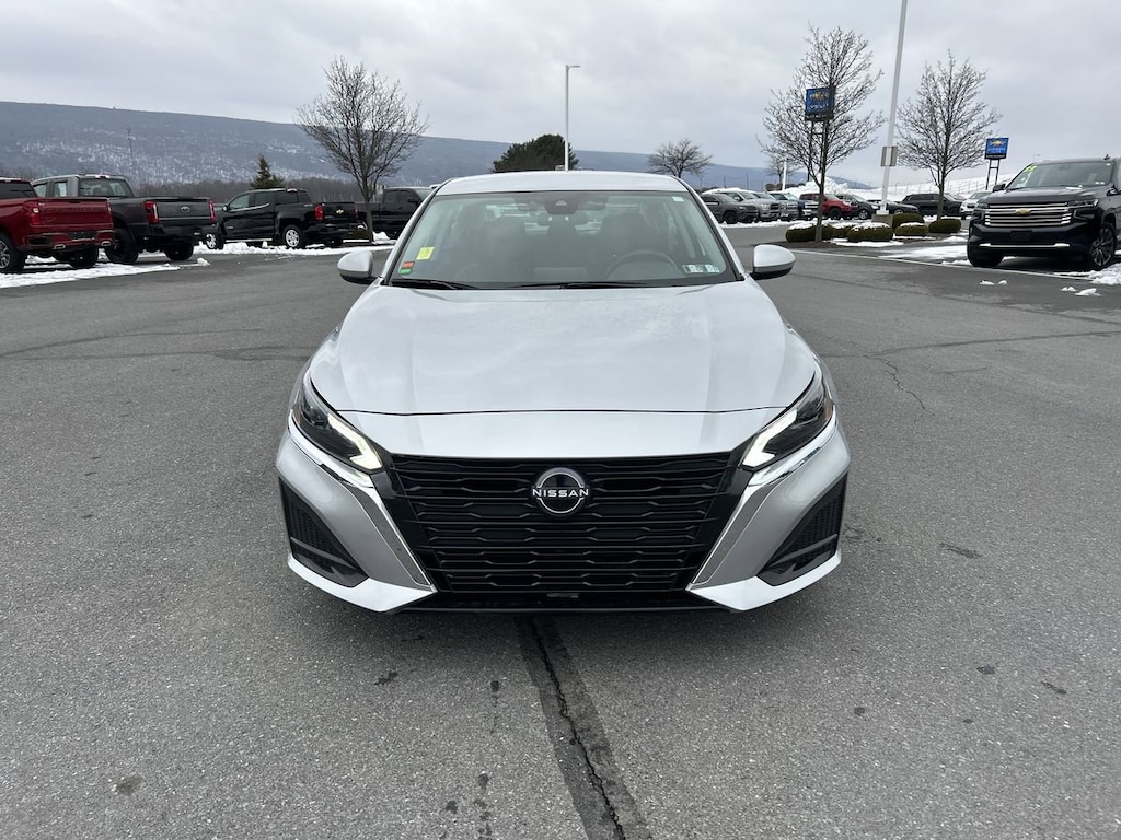 Used 2023 Nissan Altima 2.5 SV Sedan