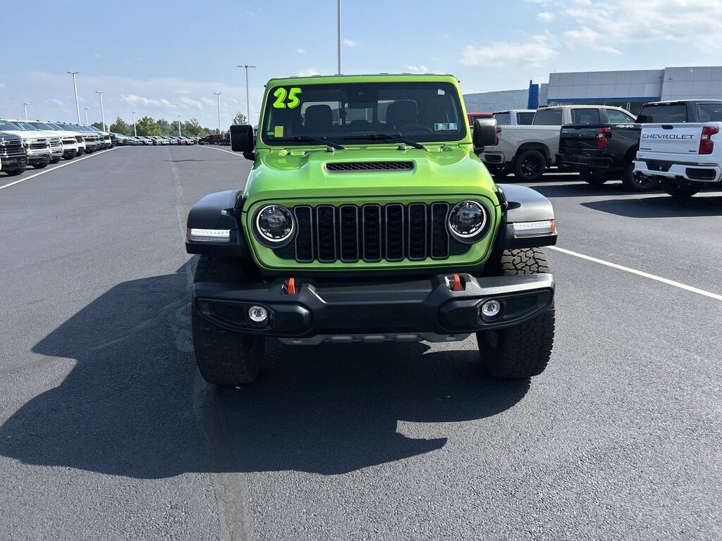 Used 2025 Jeep Gladiator Mojave Truck Crew Cab