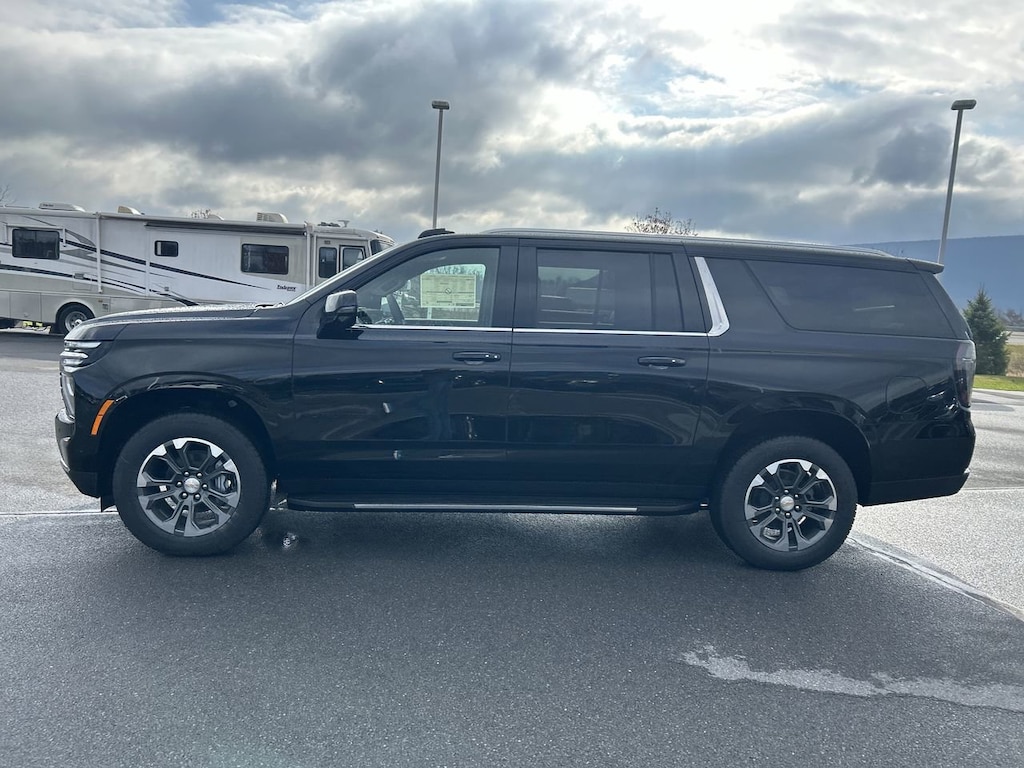 New 2026 Chevrolet Suburban LT SUV