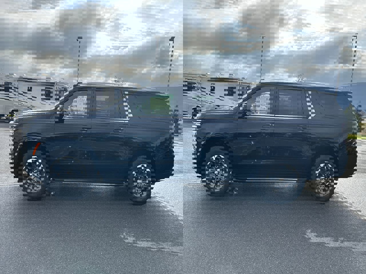 2026 Chevrolet Suburban LT photo 3