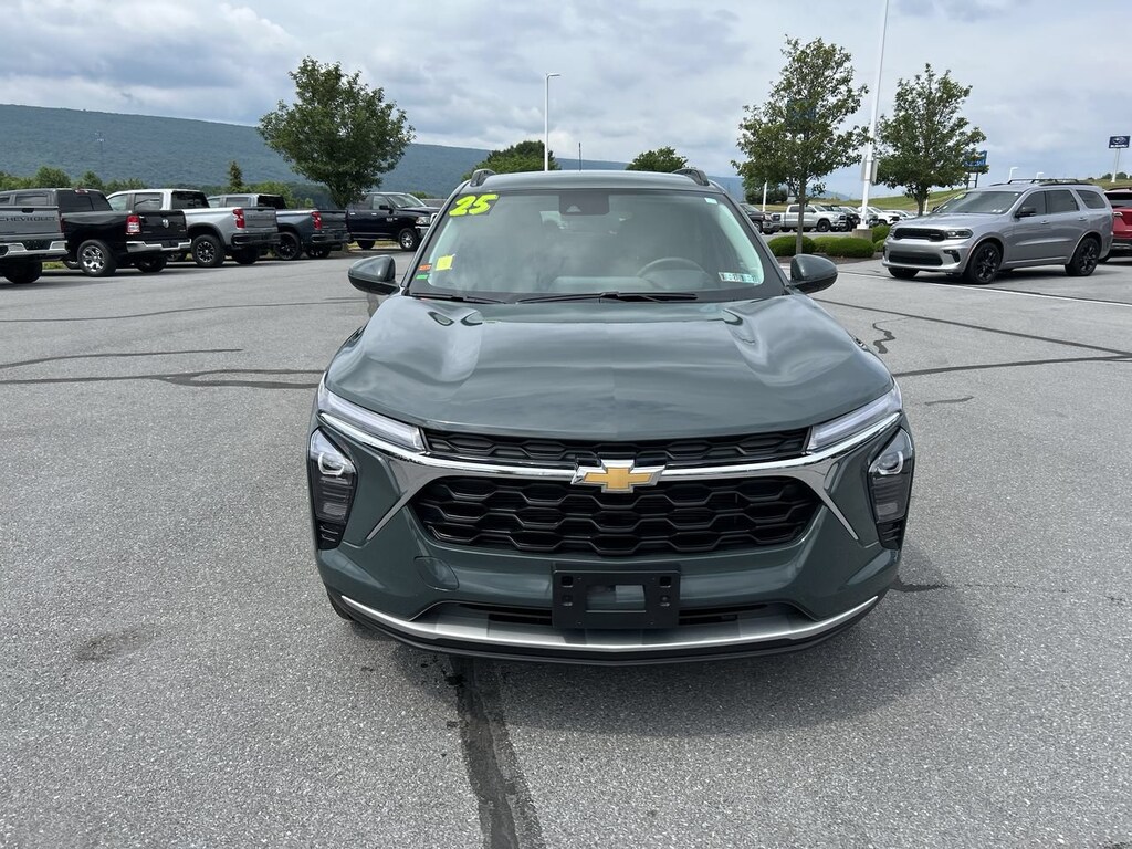 Used 2025 Chevrolet Trax LT SUV