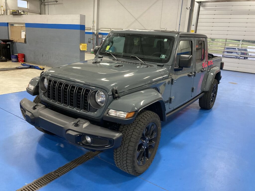 Used 2025 Jeep Gladiator Sport Truck Crew Cab