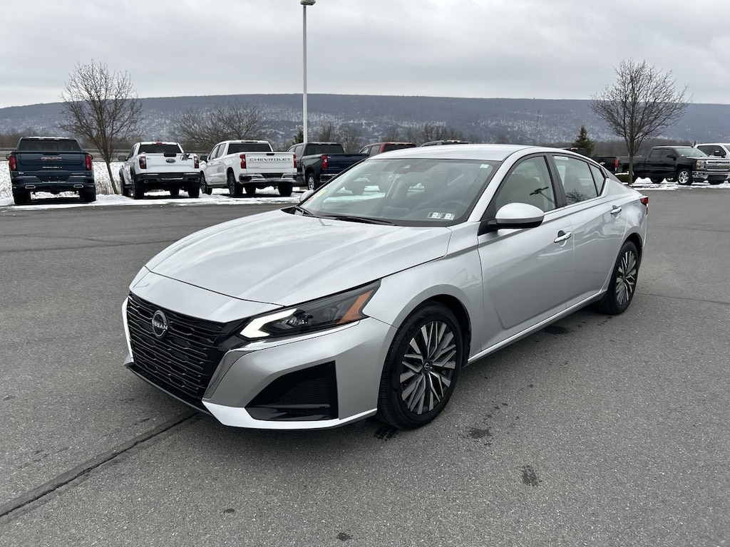 Used 2023 Nissan Altima 2.5 SV Sedan