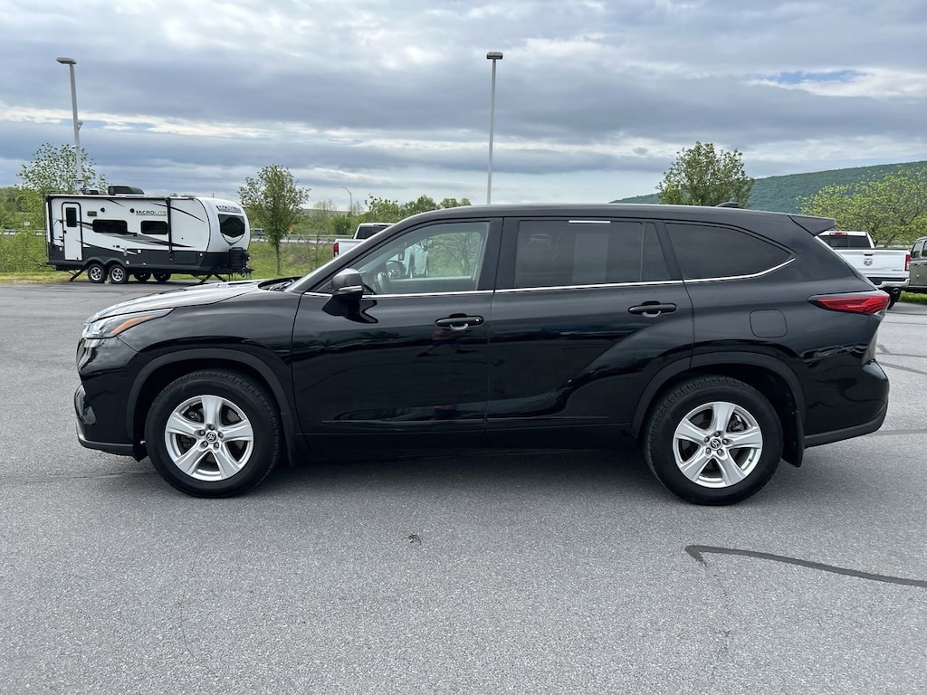 Used 2023 Toyota Highlander L SUV