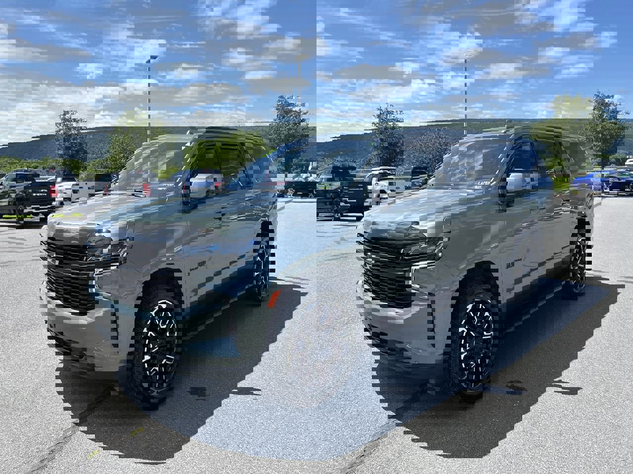 2023 Chevrolet Suburban RST photo 3