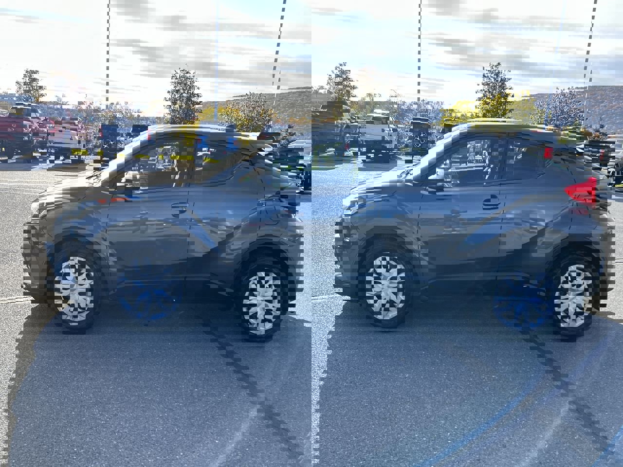 2019 Toyota C-HR XLE photo 3