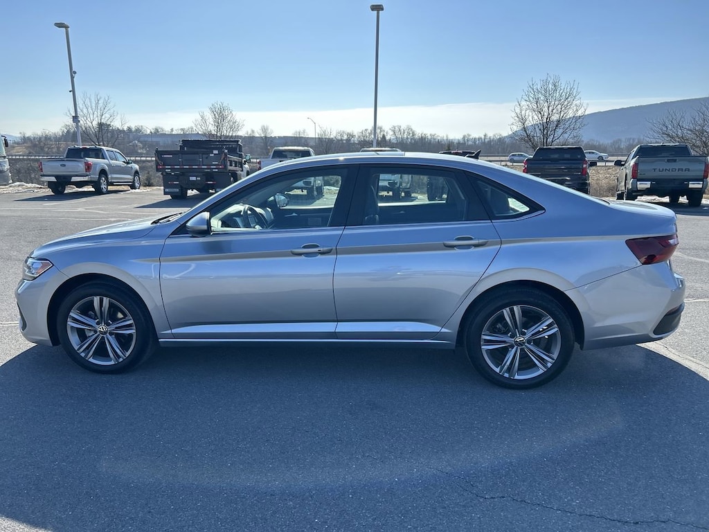 Used 2023 Volkswagen Jetta 1.5T SE Sedan