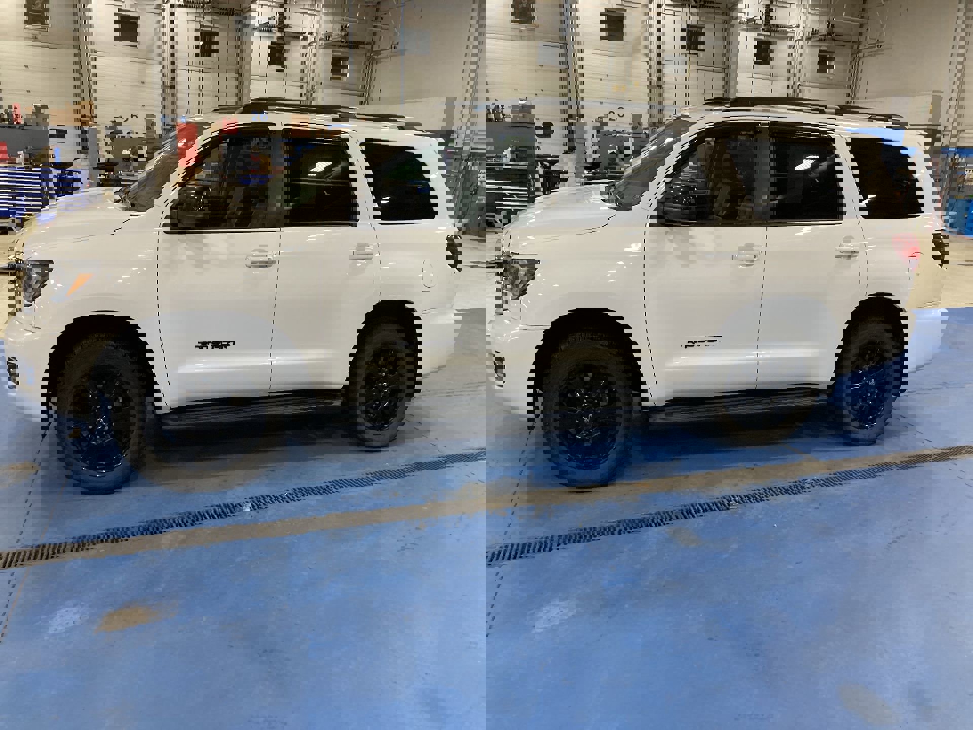 2018 Toyota Sequoia SR5 photo 4