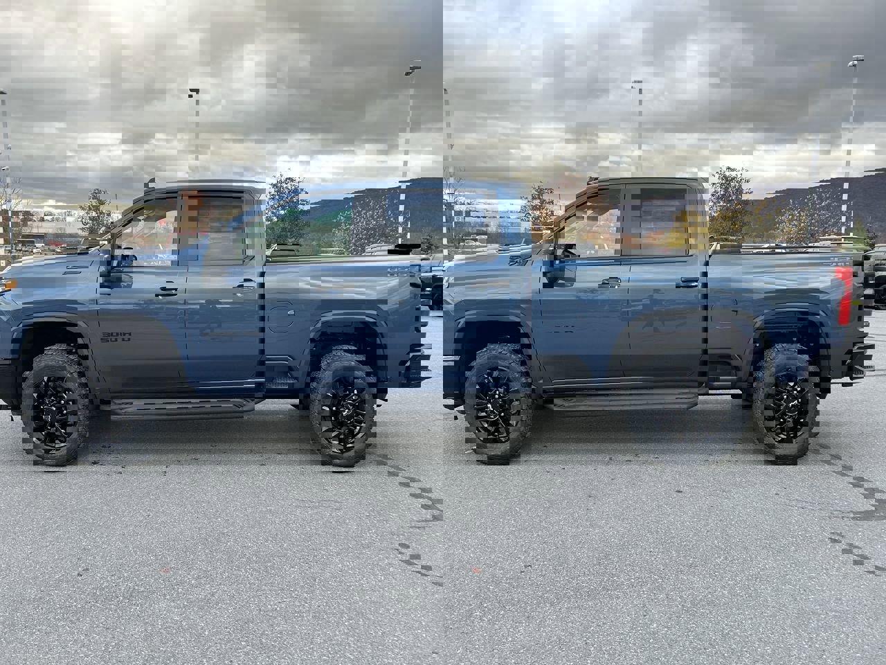 2026 Chevrolet Silverado 3500HD LT photo 3