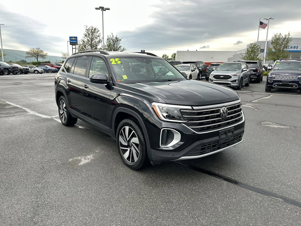 Used 2025 Volkswagen Atlas 2.0T SE w/Technology SUV