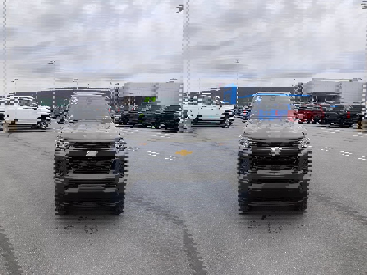 2024 Chevrolet Colorado LT photo 2