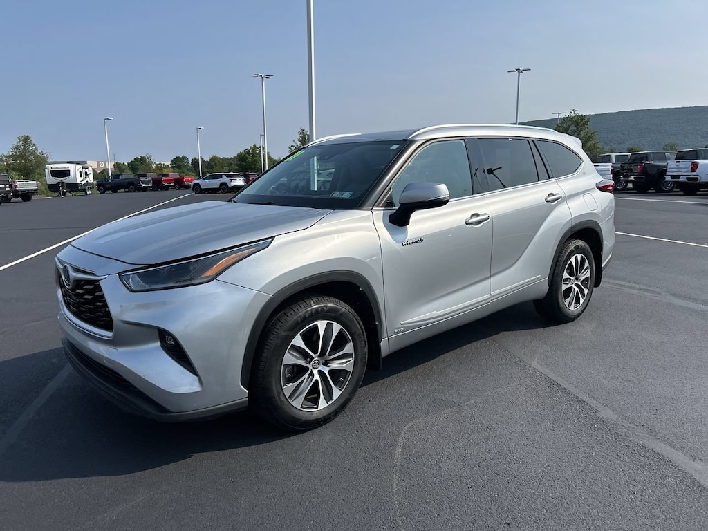 Used 2021 Toyota Highlander Hybrid XLE SUV
