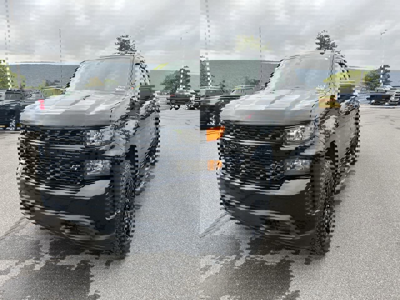 2021 Chevrolet Silverado 1500 Custom photo 2