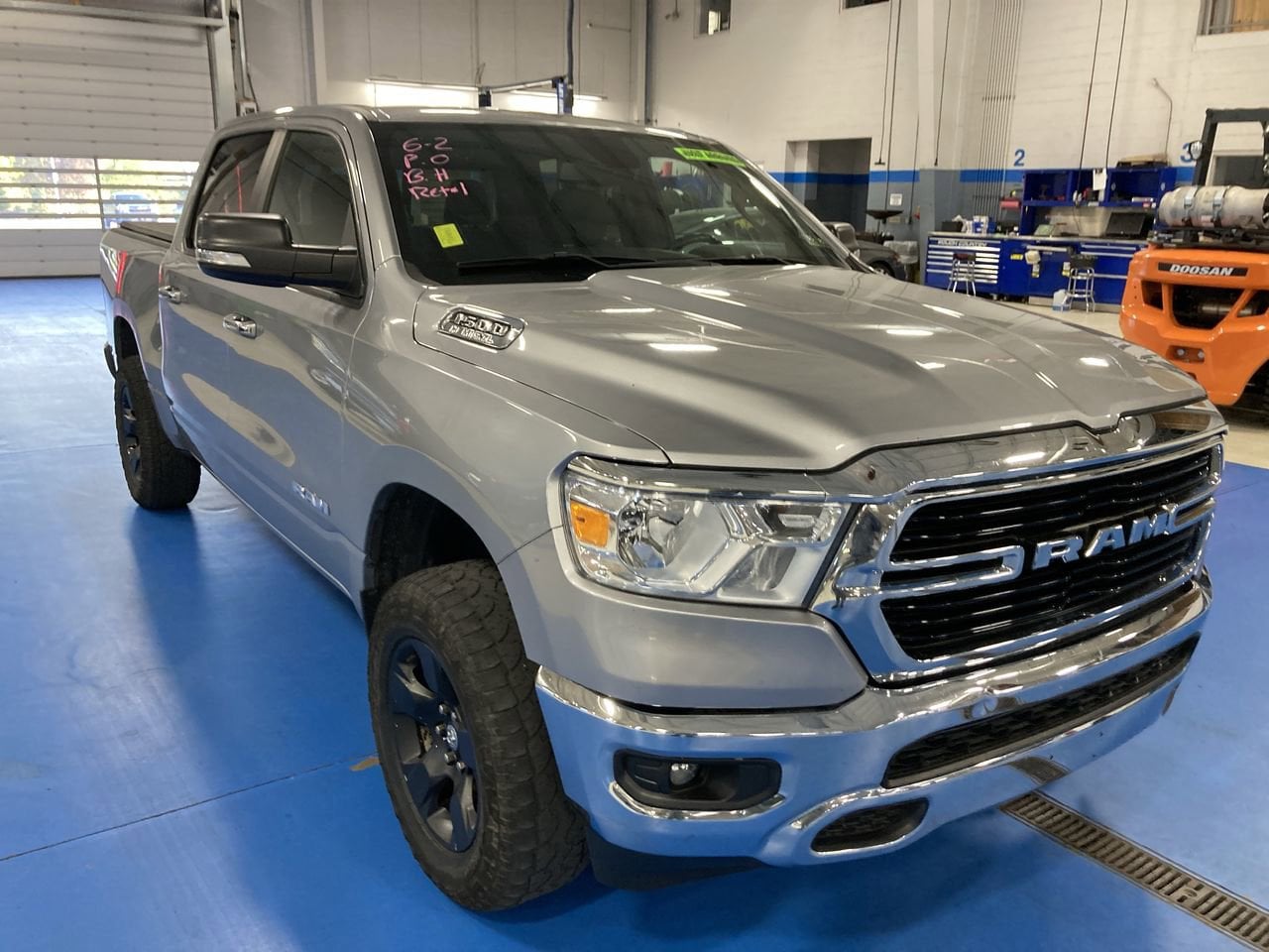 2019 RAM 1500 Big Horn/Lone Star 4x4 Crew Cab 5'7's photo