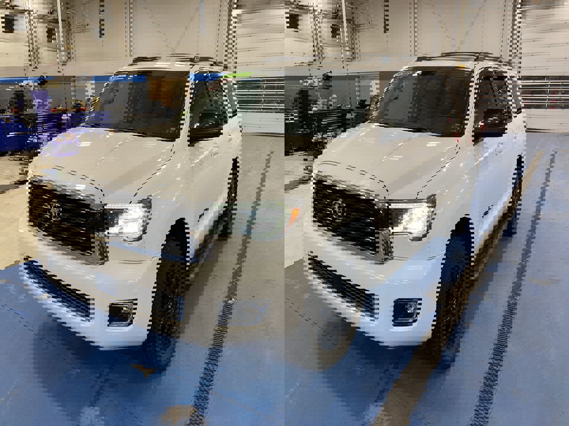 2018 Toyota Sequoia SR5 photo 3