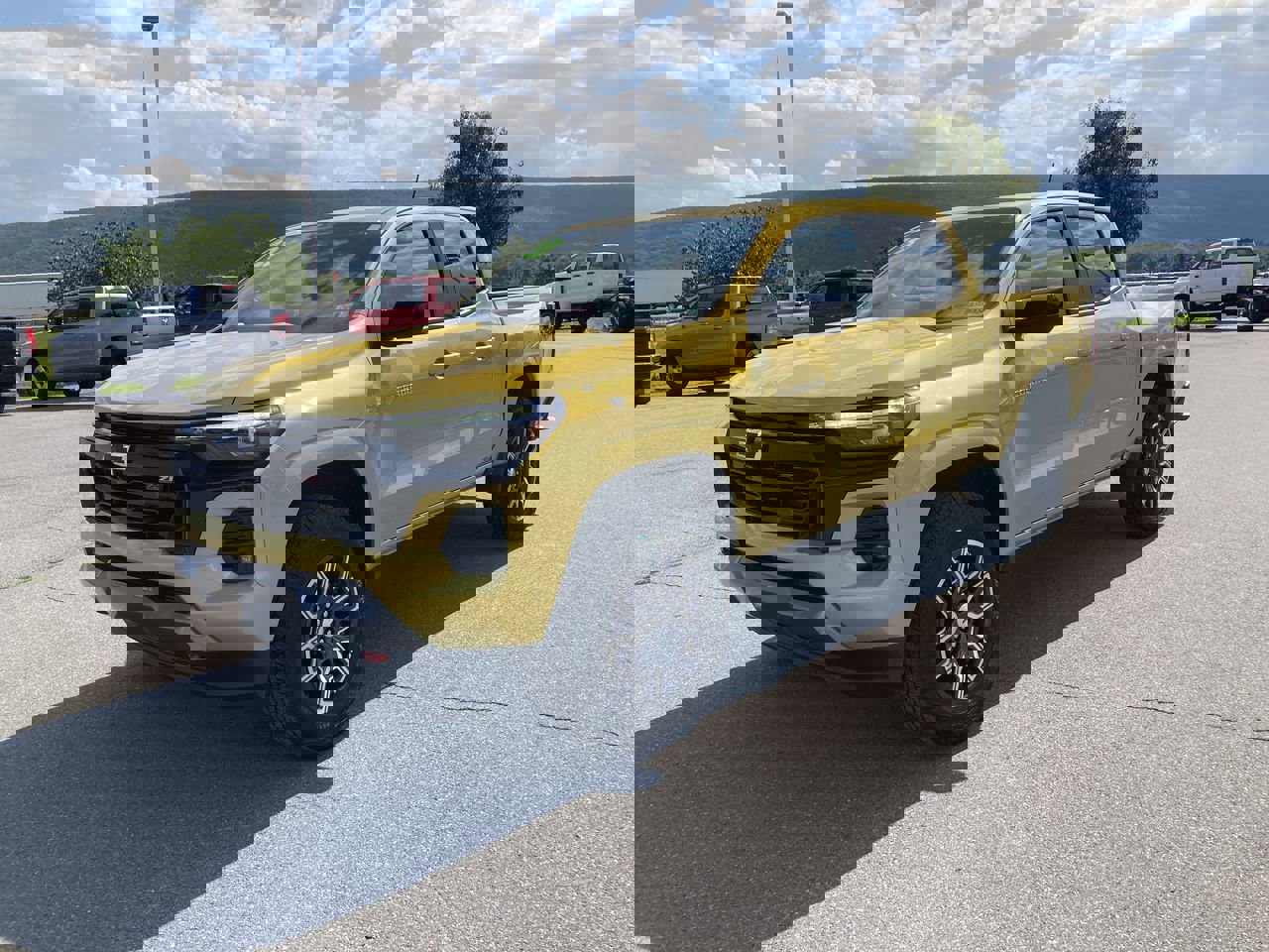 2023 Chevrolet Colorado Z71 photo 3