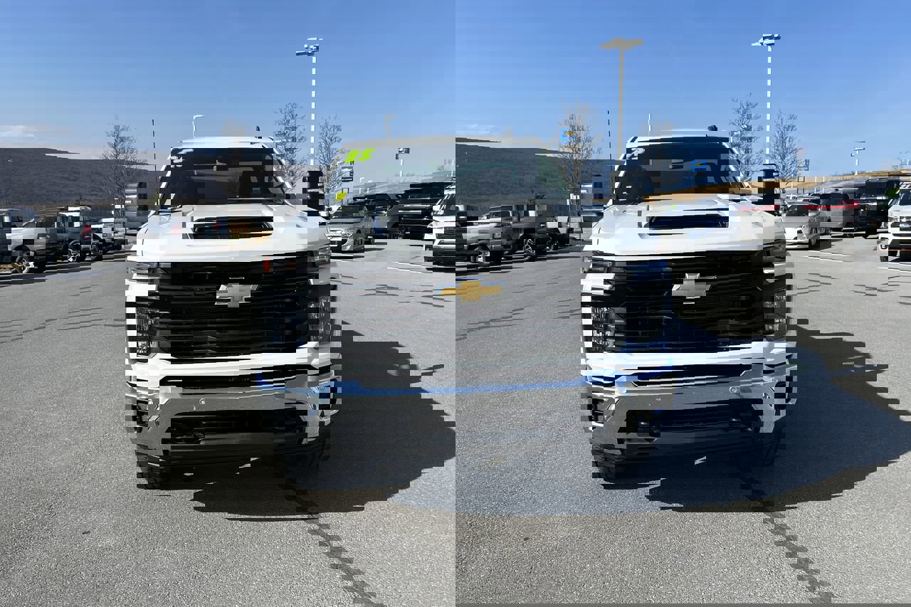 2025 Chevrolet Silverado 2500HD Work Truck photo 2