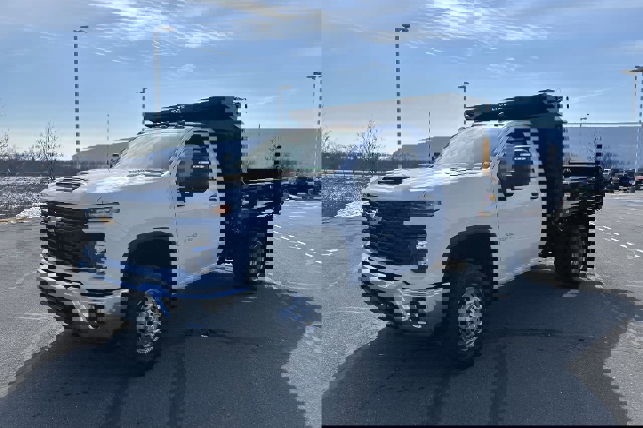 2025 Chevrolet Silverado 3500HD Work Truck photo 3